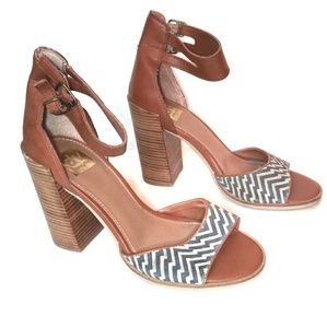 Dolce Vita Marynn Brown Blue Chevron / Block Heel
